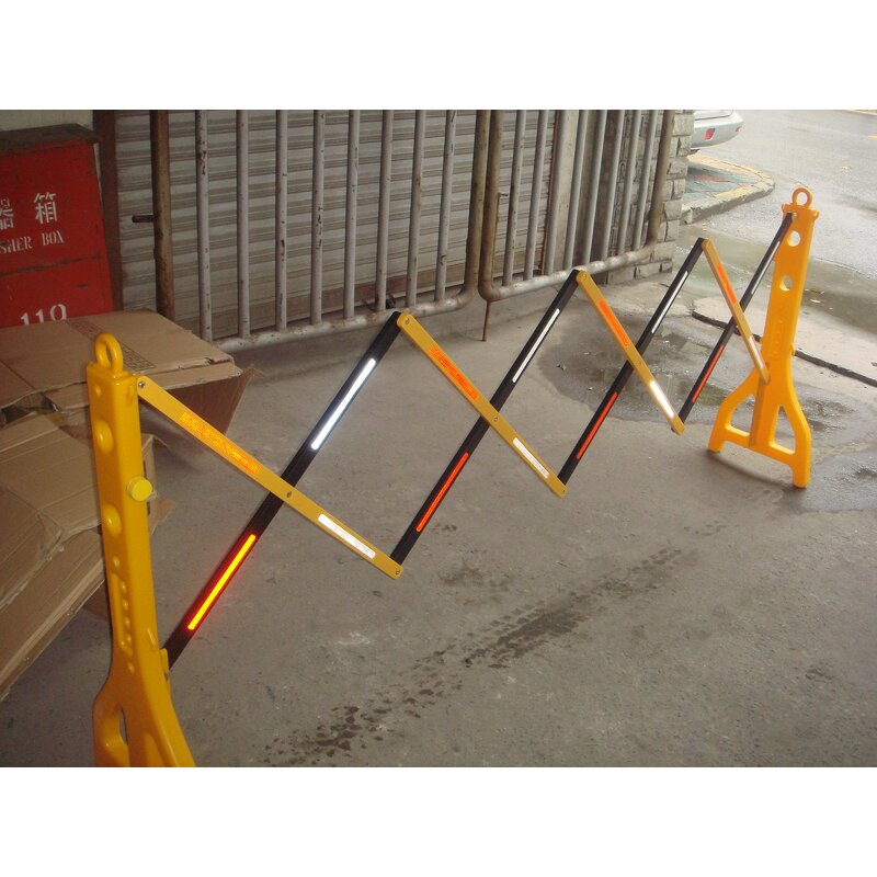 Traffic Fence Supplier - Water Filled Retractable Adjustable