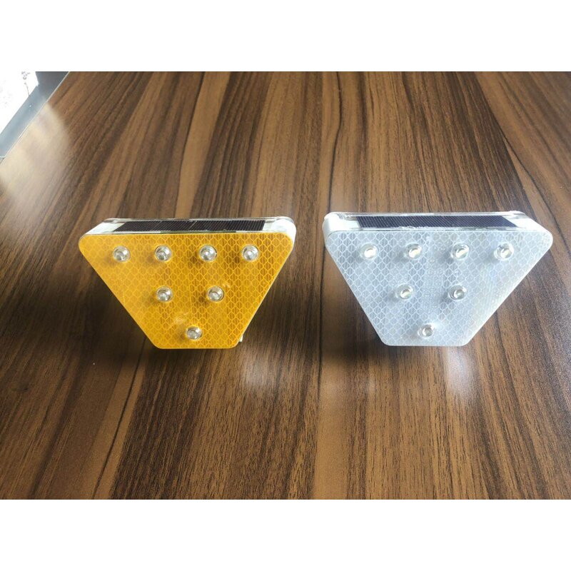 Road Stud Factory - Solar LED Cat Eye Flashing Barricade