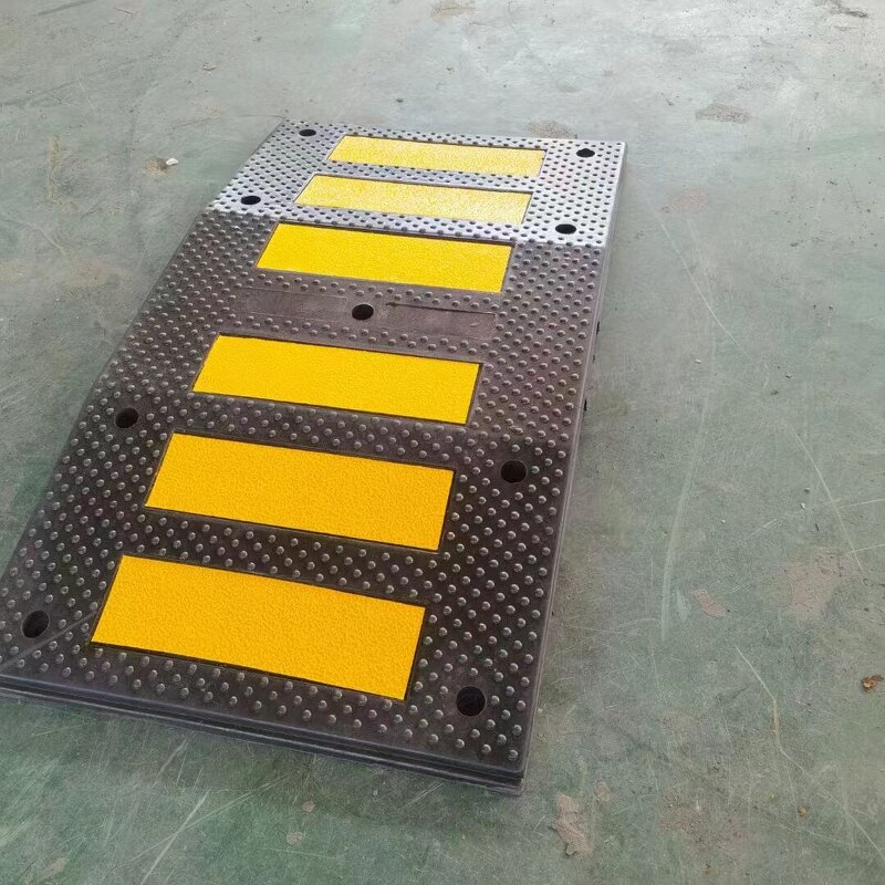 Speed Bump Manufacturer - Yellow-Black Rubber Traffic Safety