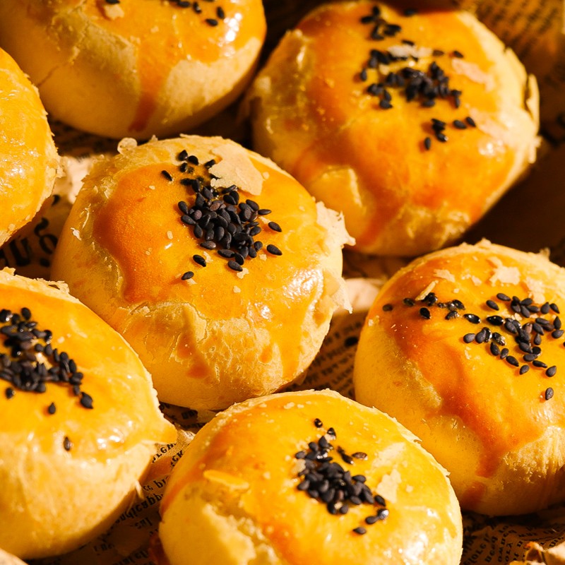Hot Selling Egg Yolk Puff Chinese Traditional Red Bean Pasted Stuffed Pastry  Healthy Snacks Egg Yolk Crisp Pie