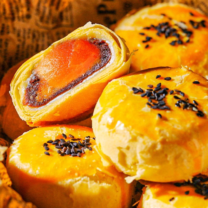 Hot Selling Egg Yolk Puff Chinese Traditional Red Bean Pasted Stuffed Pastry  Healthy Snacks Egg Yolk Crisp Pie
