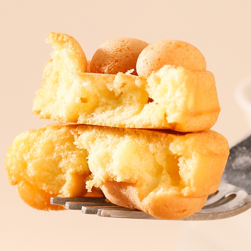 Delicious and Nutritious Bear Claw Shape Soft Cake Egg Pastry Butter Cake Healthy Snacks Breakfast Dessert Wholesale