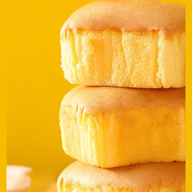 New Arrival Chinese Soft Yogurt Flavor Stuffed Egg Cake Sponge Cake for Breakfast Snacks Tea Cakes Pastry with Cream Wholesale