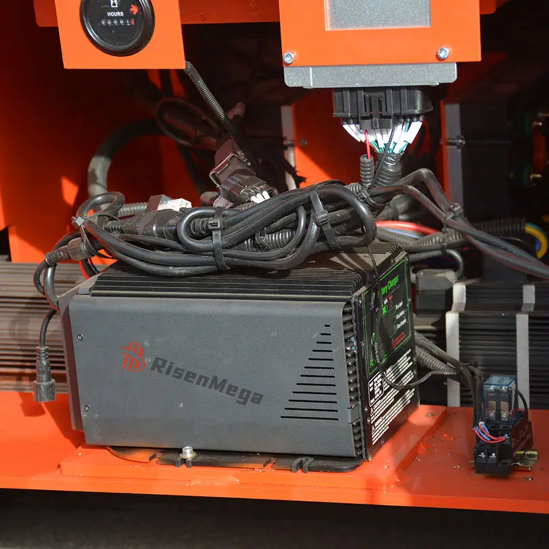 Scissor Lift Manufacturer - OEM Self Propelled Manganese Steel Crawler Lift