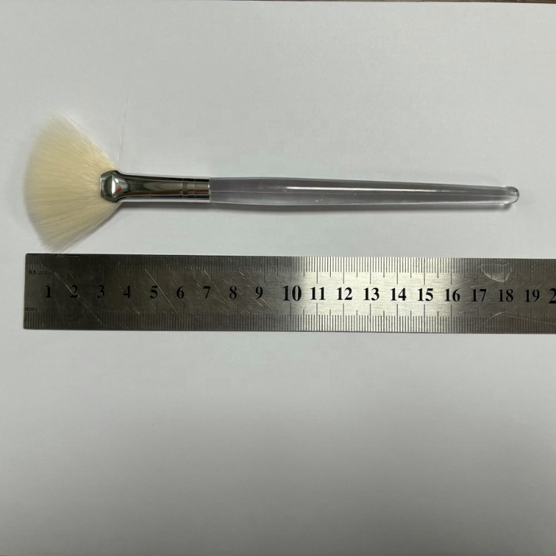 Goat Hair Fan Brush Manufacturer - Custom Fluffy White Mask Brush