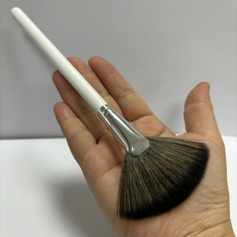 Goat Hair Fan Brush Supplier - Natural Soft Blush Powder Makeup Brush