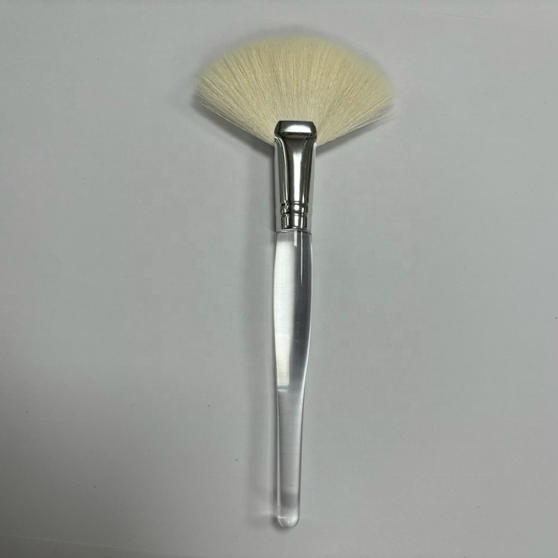 Natural Fan Brush Factory - Soft Fluffy Wool Makeup Brush