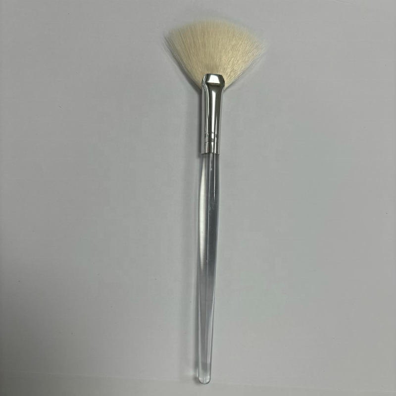 Goat Hair Fan Brush Manufacturer - Custom Fluffy White Mask Brush