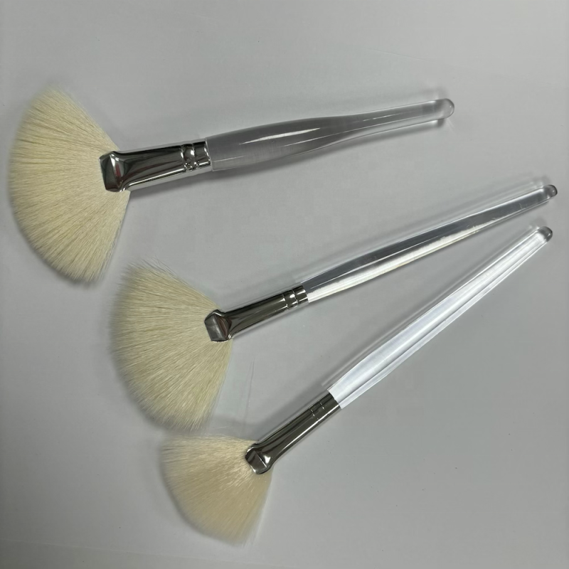Goat Hair Fan Brush Manufacturer - Custom Fluffy White Mask Brush