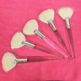 Natural Fan Brush Factory - Soft Fluffy Wool Makeup Brush
