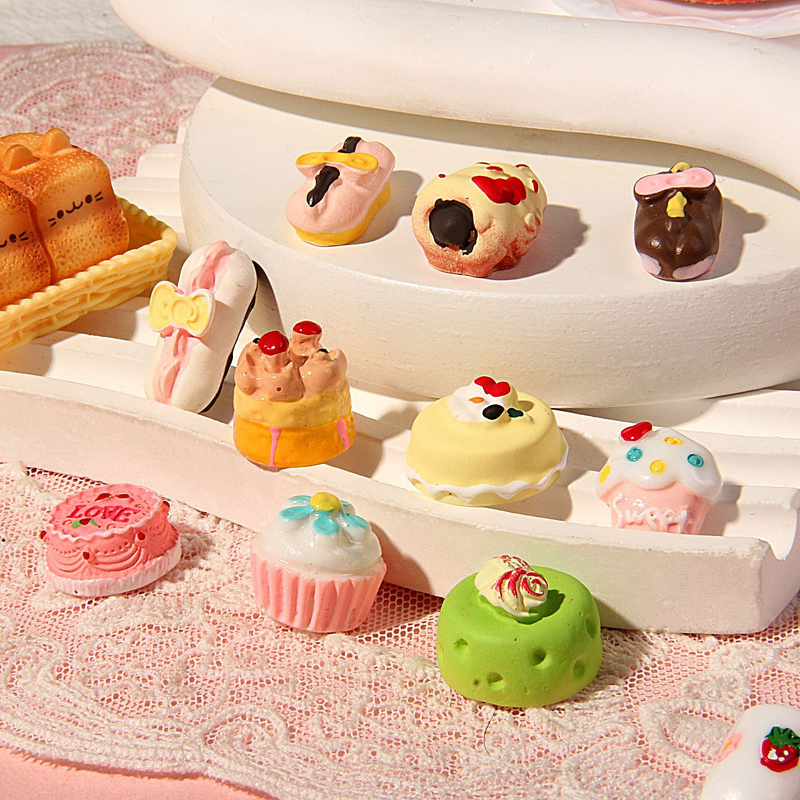 Resin Ornament Factory - OEM Simulation Cake Dessert Phone Case