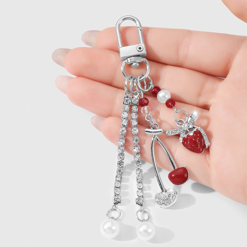 Keychain Manufacturer - Pearl Rhinestone Claw Chain Strawberry Heart