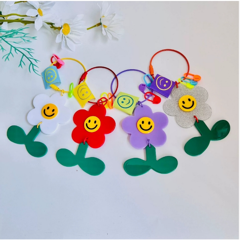 Keychain Manufacturer - Acrylic Smile Sunflower Keychain Car Bag