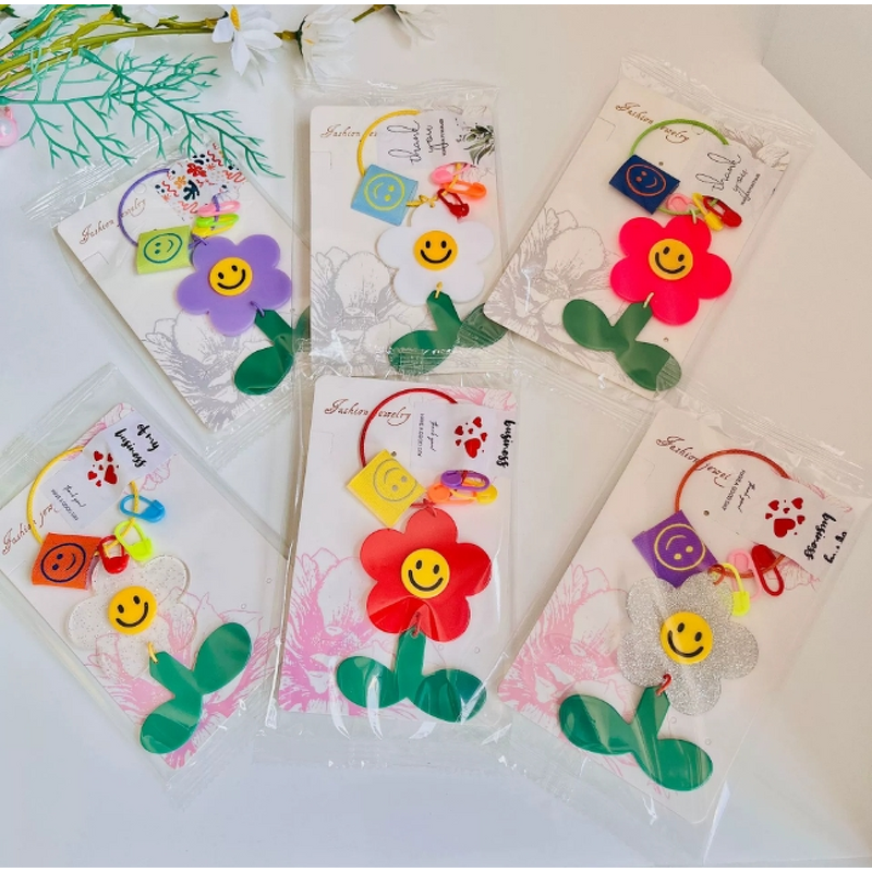 Keychain Manufacturer - Acrylic Smile Sunflower Keychain Car Bag