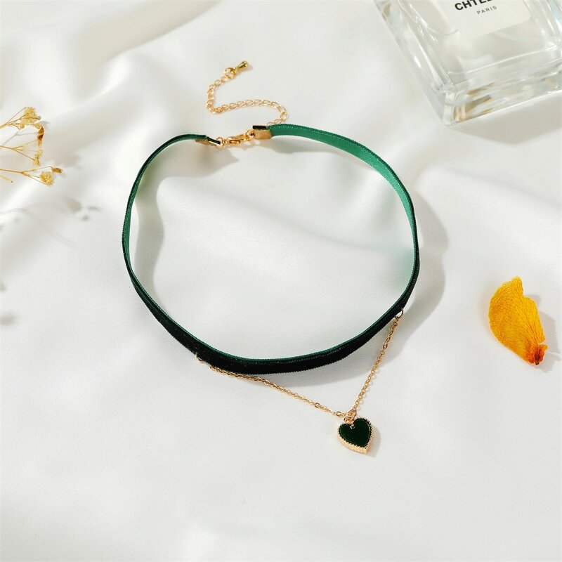 Choker Factory - Korean Black Velvet Heart-shaped Collar Chain