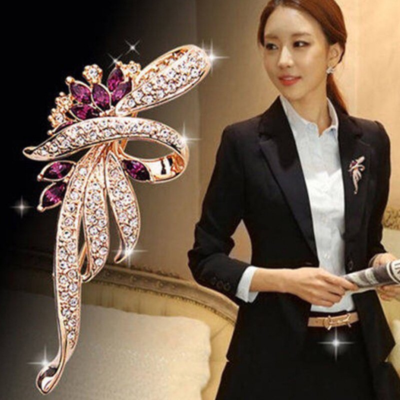 Brooch Factory - Elegant Crystal Vintage Flower Brooch Pin