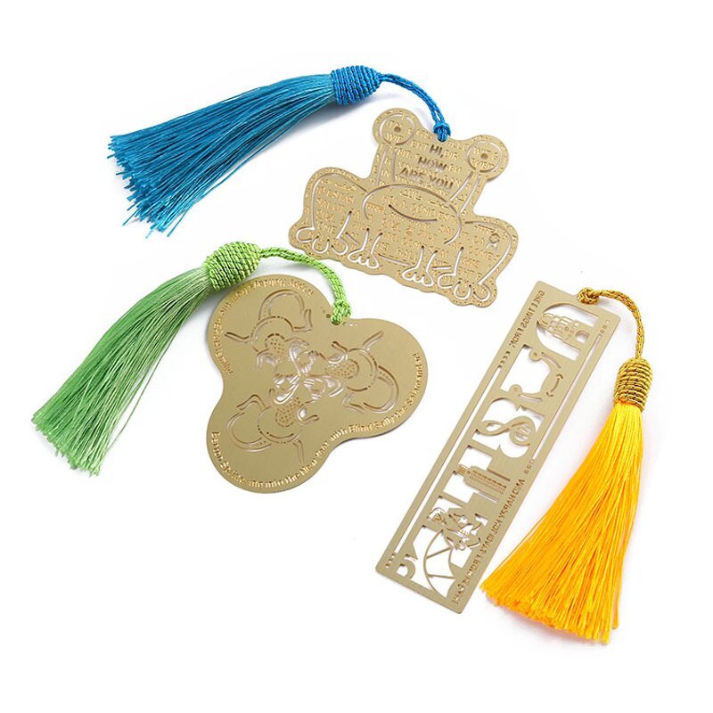 Bookmark Manufacturer - Exquisite Gold Hollow Cutting Bookmark