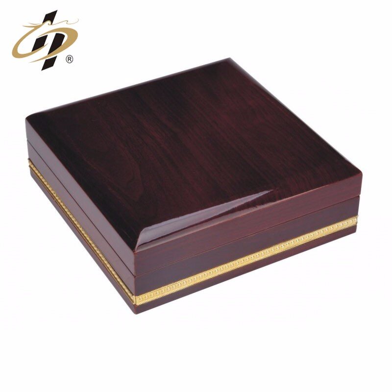 Souvenir Plaque Factory - Custom Engraved Gold Metal Plaque