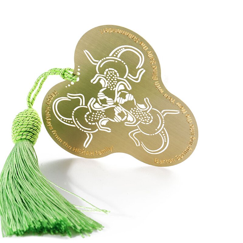 Bookmark Manufacturer - Exquisite Gold Hollow Cutting Bookmark