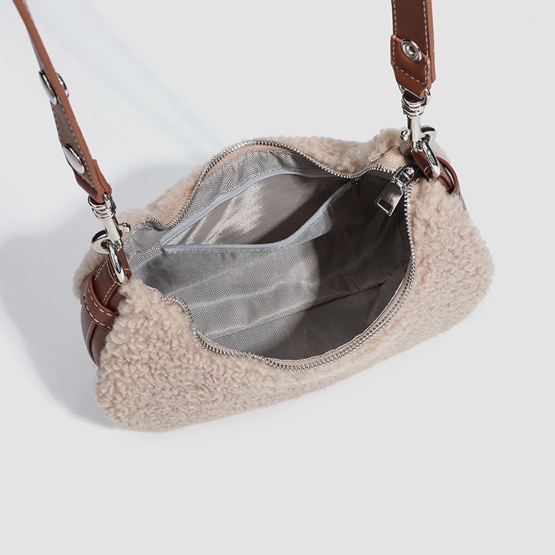 Shoulder Bag Factory - Women's Winter Faux Shearling Saddle
