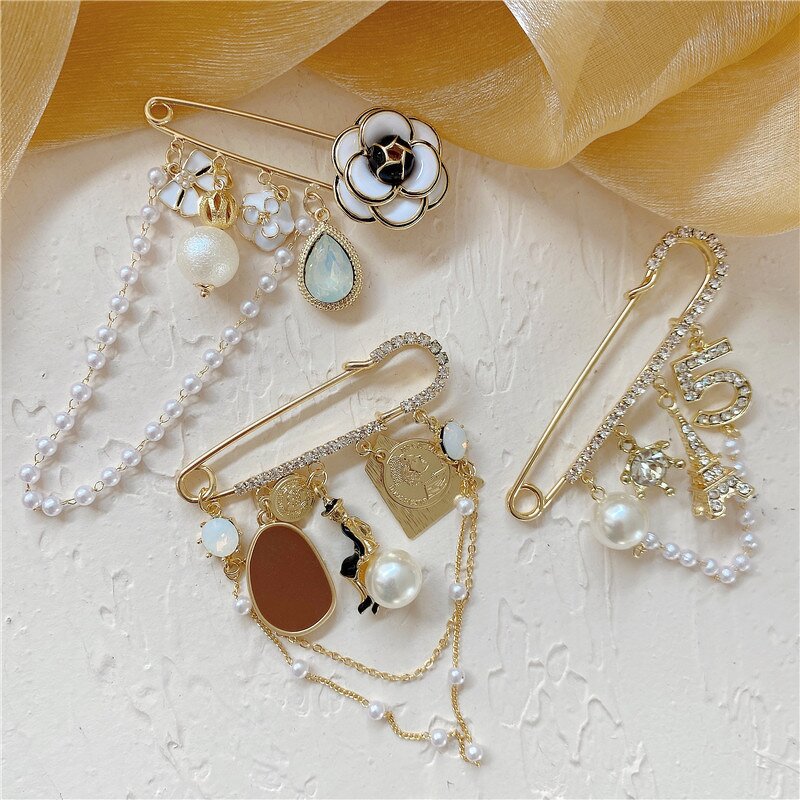 Brooch Manufacturer - OEM/ODM Custom Vintage Crown Rhinestone Brooch