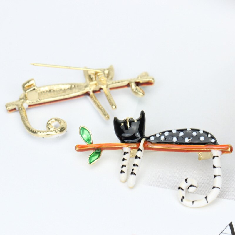 Brooch Manufacturer - OEM/ODM Custom Wave Point Kitten Brooch Pin