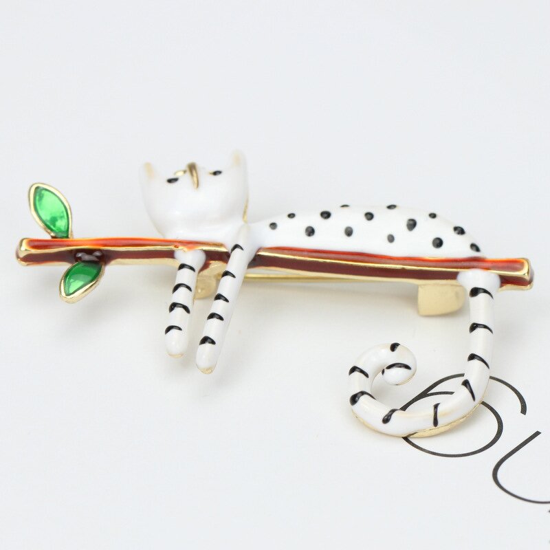 Brooch Manufacturer - OEM/ODM Custom Wave Point Kitten Brooch Pin