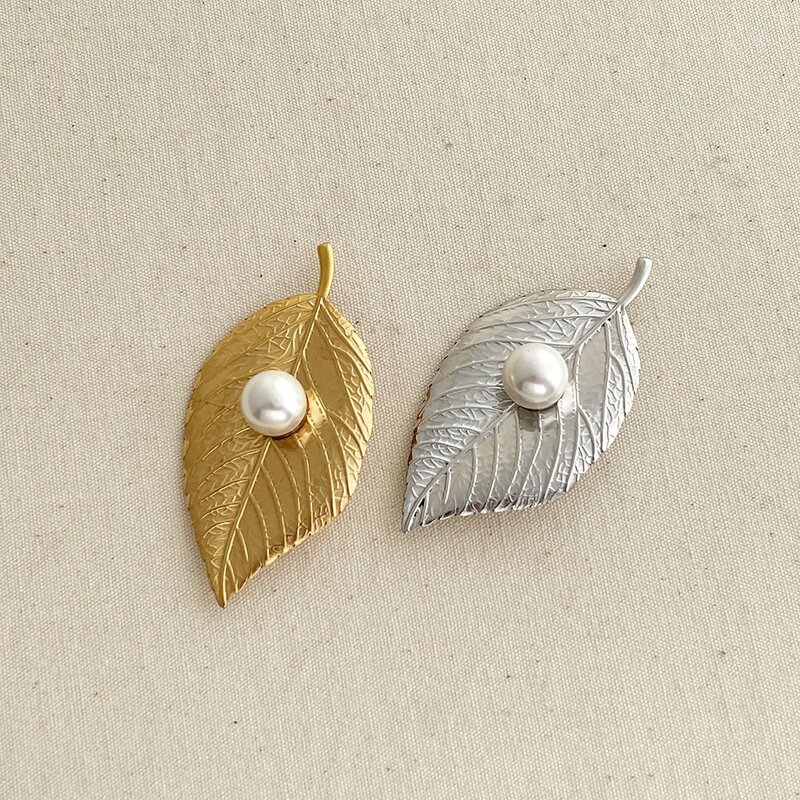 Metal Leaf Brooch Supplier - Custom Simulated Pearl Pin