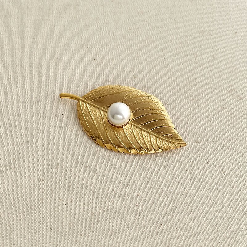 Metal Leaf Brooch Supplier - Custom Simulated Pearl Pin