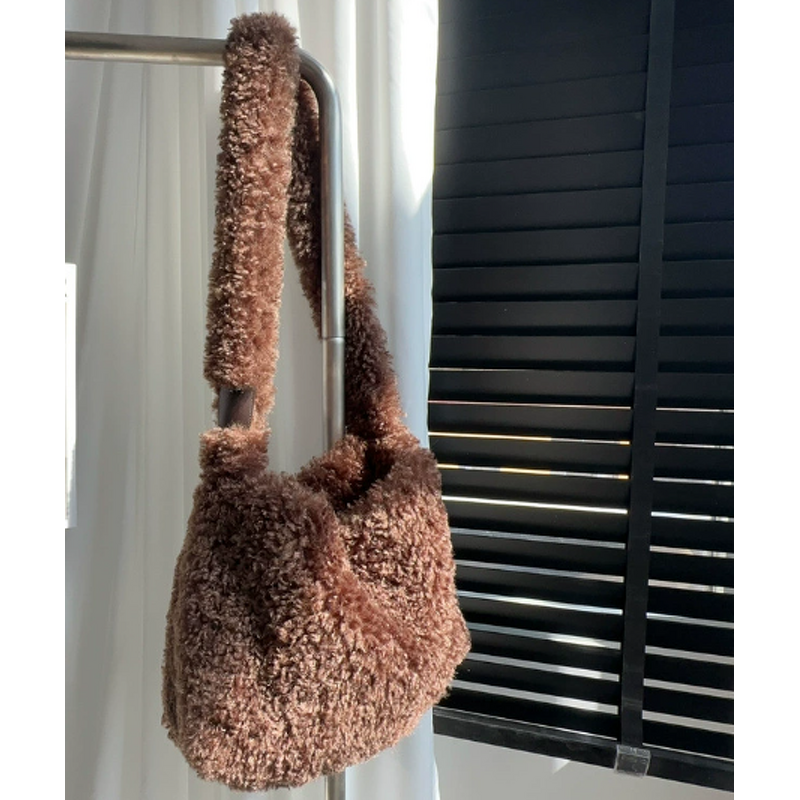 Cloud Crossbody Bag Factory - OEM Autumn Winter One-Shoulder Cloud Crossbody Bag Wool Popular Plush Bag Same Style