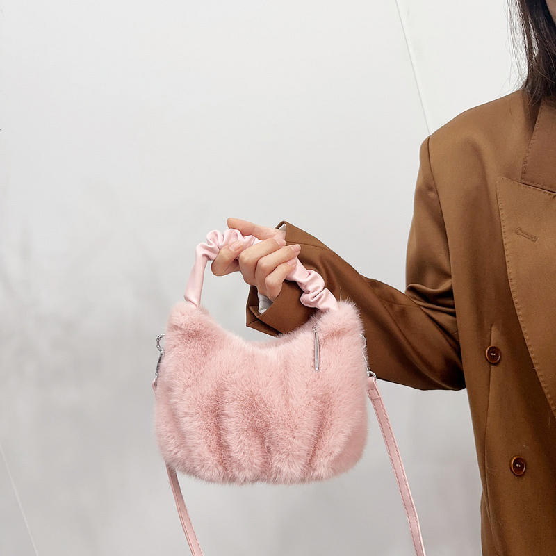 Crossbody Bag Factory - OEM Autumn Winter Women's Underarm Bag New Fur Plush Candy Color Basket