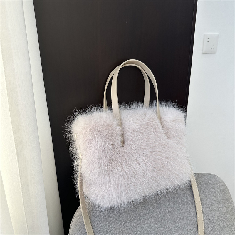 Tote Basket Handbag Manufacturer - OEM 2023 Autumn Winter High-End Tote Basket Handbag New Furry Bag with Imitation Fox Fur