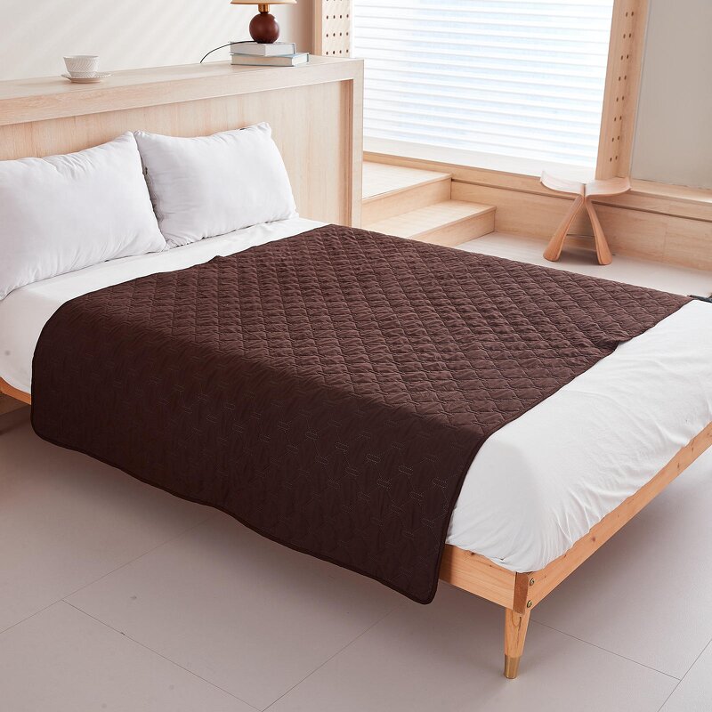 Pet Blanket Factory - Luxury Reversible Geometric Quilted Waterproof