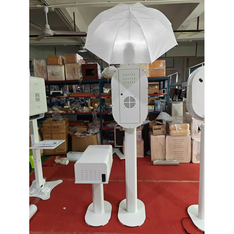 Mirror Photo Booth Supplier - Oval DSLR iPad with Flash and Umbrella