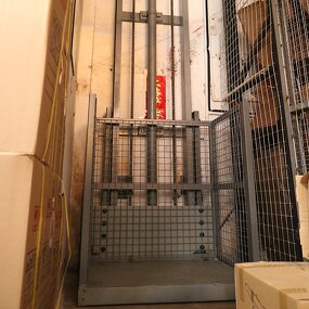 Vertical Cargo Lift Factory - OEM/ODM 3000kg 4.5 Meters Fixed Wall Mounted Mezzanine