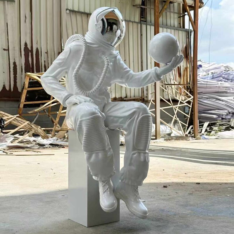 Resin Sculpture Manufacturer - OEM Creative Spaceman Astronaut Fiberglass Live Size Hand-painted Waterproof