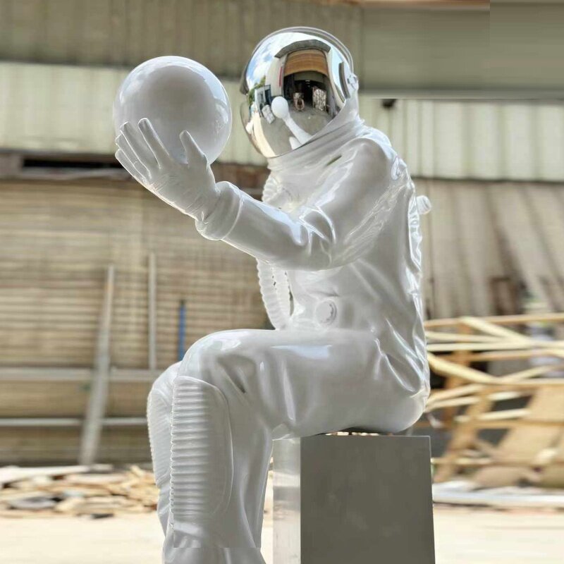 Resin Sculpture Manufacturer - OEM Creative Spaceman Astronaut Fiberglass Live Size Hand-painted Waterproof