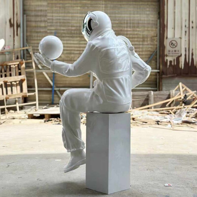 Resin Sculpture Manufacturer - OEM Creative Spaceman Astronaut Fiberglass Live Size Hand-painted Waterproof