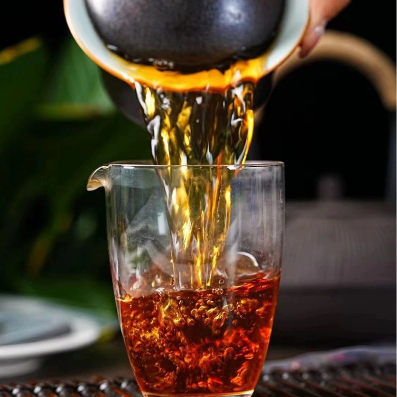 Dianhong Rose Black Tea Rose Petal Flower Blended Ancient Tree Black Tea From Fengqing Yunnan Mini Tea Cake