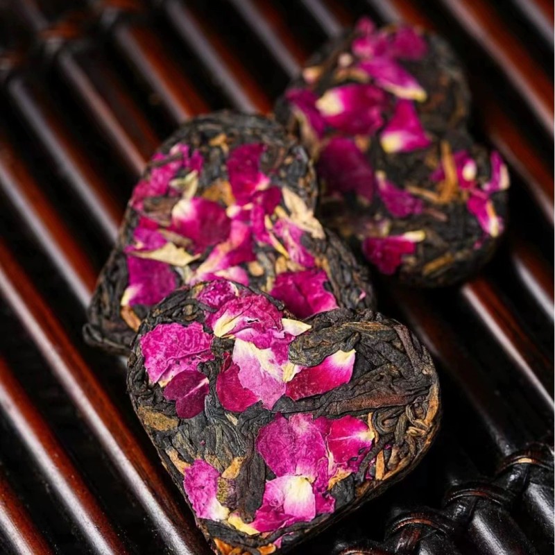 Dianhong Rose Black Tea Rose Petal Flower Blended Ancient Tree Black Tea From Fengqing Yunnan Mini Tea Cake