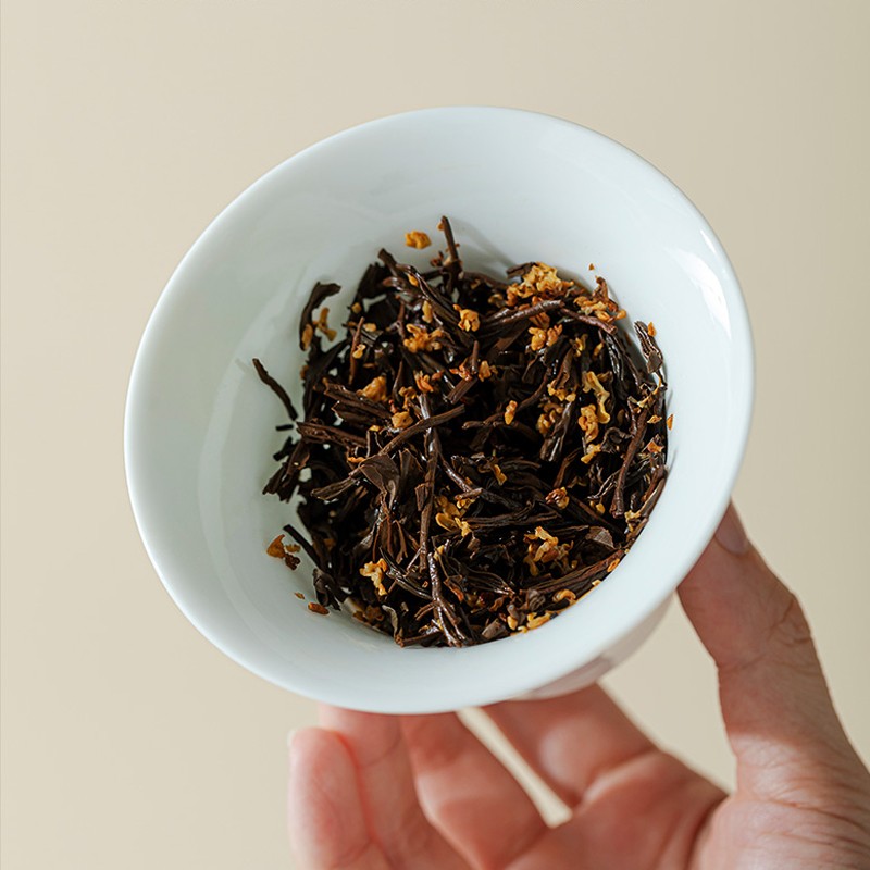 Package Osmanthus Black Tea Organic Wuyishan Lapsang Souchong Black Tea Scented with Osmanthus Flower Blended Loose Leaf Tea