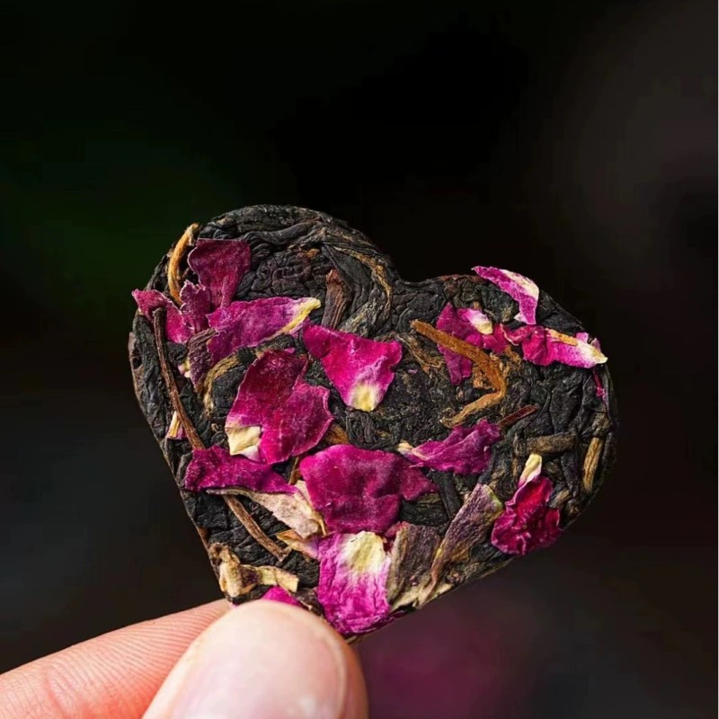 Dianhong Rose Black Tea Rose Petal Flower Blended Ancient Tree Black Tea From Fengqing Yunnan Mini Tea Cake