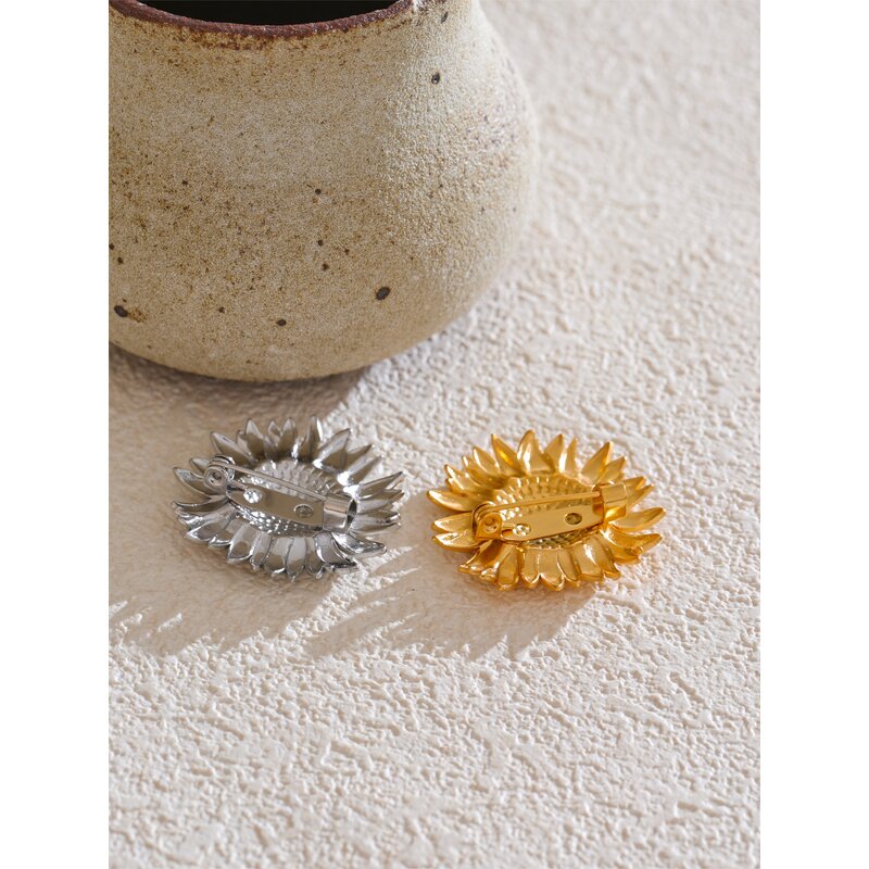 Sunflower Brooch Supplier - JINYOU 4989 New Arrival Metal PVD Waterproof