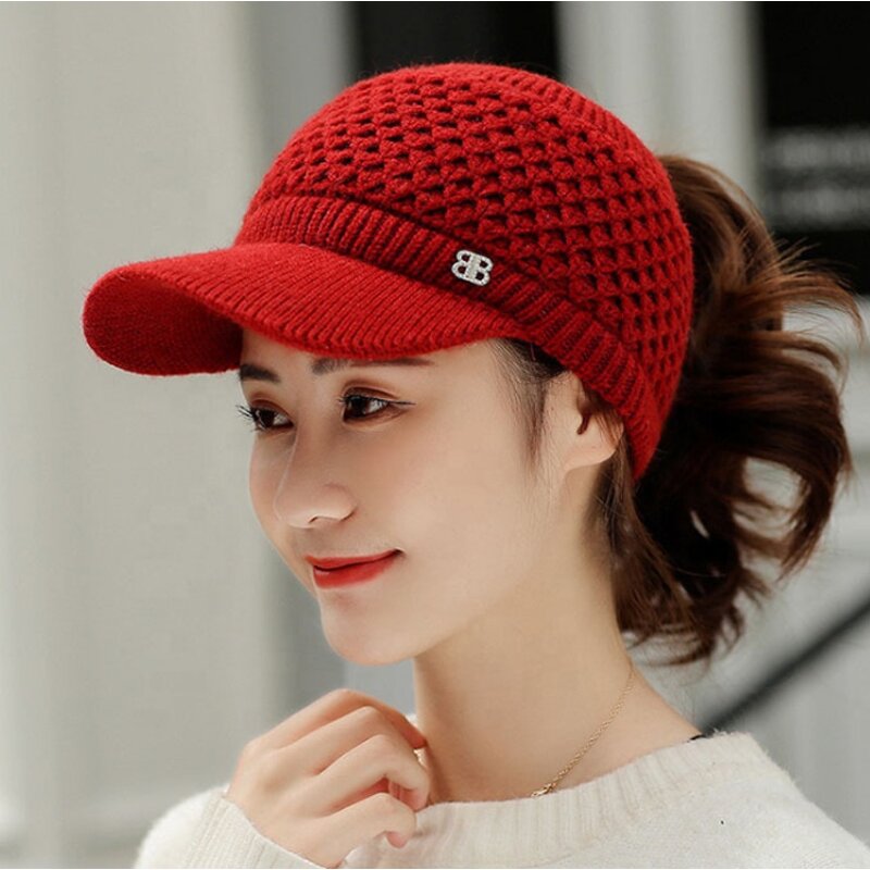 Pom-Pom Hat Manufacturer - OEM Custom Woolen Yarn & Knitted Cap