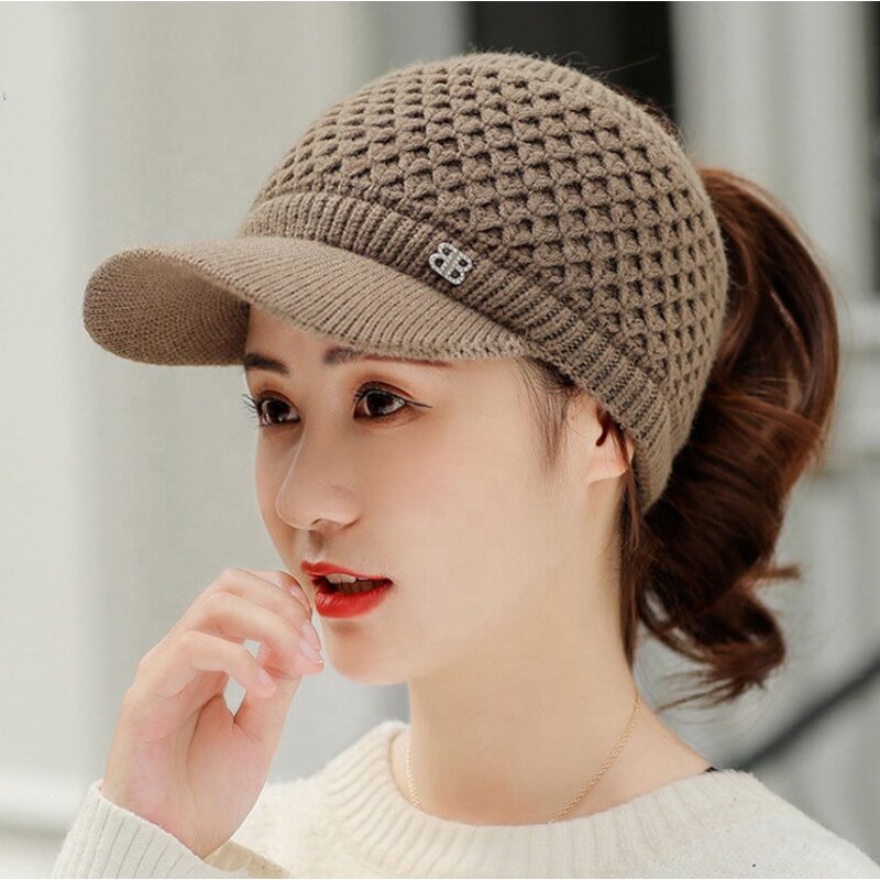 Pom-Pom Hat Manufacturer - OEM Custom Woolen Yarn & Knitted Cap