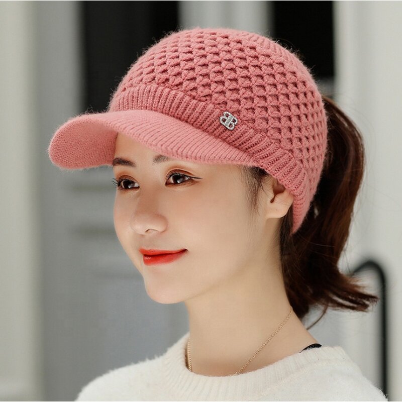 Pom-Pom Hat Manufacturer - OEM Custom Woolen Yarn & Knitted Cap