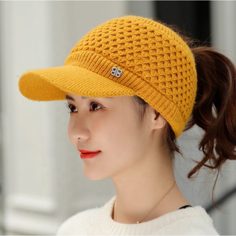Pom-Pom Hat Manufacturer - OEM Custom Woolen Yarn & Knitted Cap