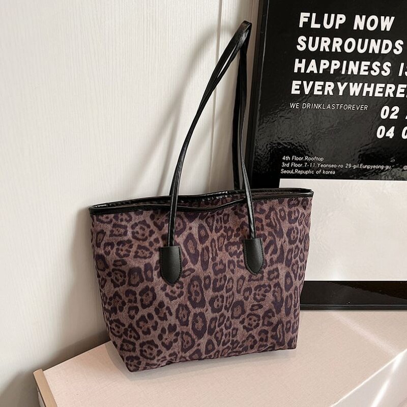 Bucket Bag Factory - OEM Spring French Small Texture Handbag