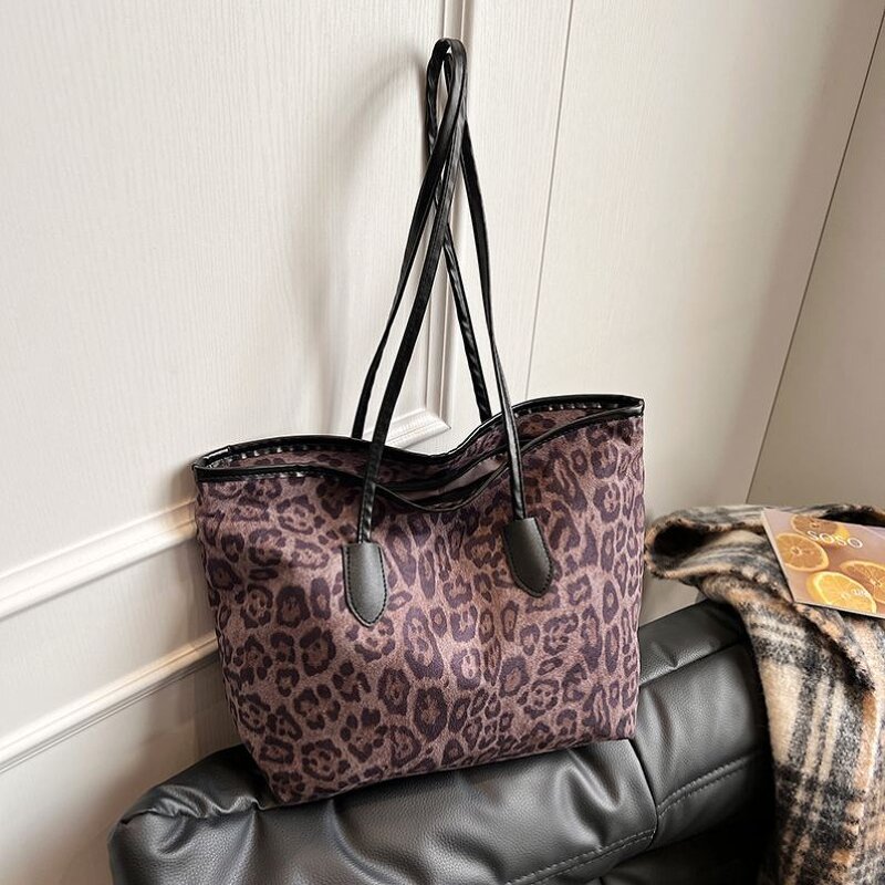 Bucket Bag Factory - OEM Spring French Small Texture Handbag