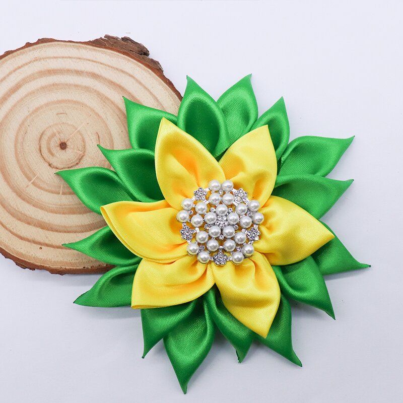 Corsage Pin Factory - OEM Newest Chi Eta Phi Green Yellow